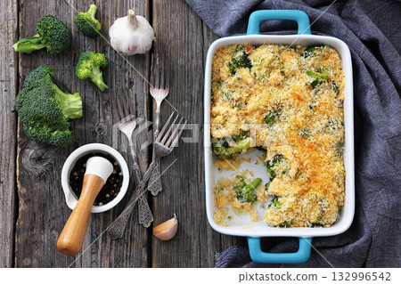 crunchy baked broccoli with panko and cheese 132996542