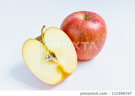 Early Fuji apples 132996597