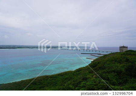 宮古島 - 伊良部大橋和碧綠的大海 宮古島 - 伊良部大橋和碧綠的大海 132996704