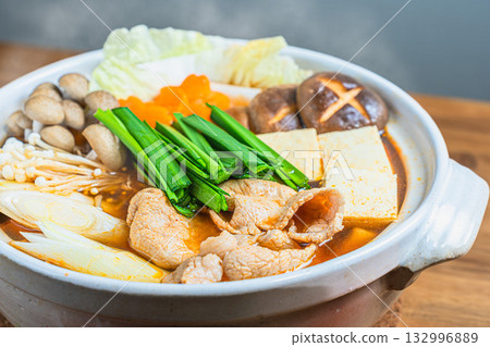 配料豐富的鍋巴 132996889