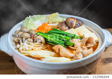 配料豐富的鍋巴 配料豐富的鍋巴 132996894