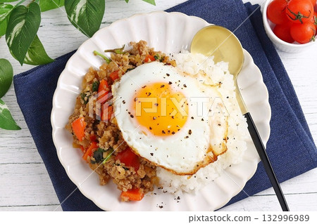 Gapao rice topped with egg 132996989