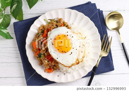 蓋飯上蓋著蛋 132996993