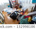 Decluttering, changing clothes, tidying up 132998186