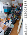 Decluttering, changing clothes, tidying up 132998188