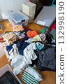 Decluttering, changing clothes, tidying up 132998190