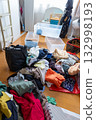 Decluttering, changing clothes, tidying up 132998193