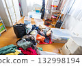 Decluttering, changing clothes, tidying up 132998194