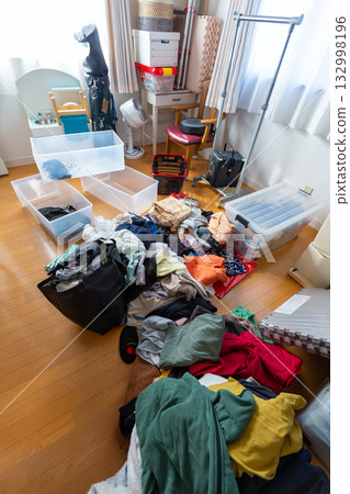 Decluttering, changing clothes, tidying up Decluttering, changing clothes, tidying up 132998196