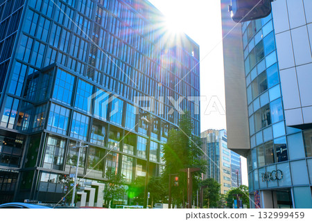 ONE FUKUOKA BLDG.(一號樓)位於天神十字路口,介於一號大樓與福岡PARCO之間 ONE FUKUOKA BLDG.(一號樓)位於天神十字路口,介於一號大樓與福岡PARCO之間 132999459