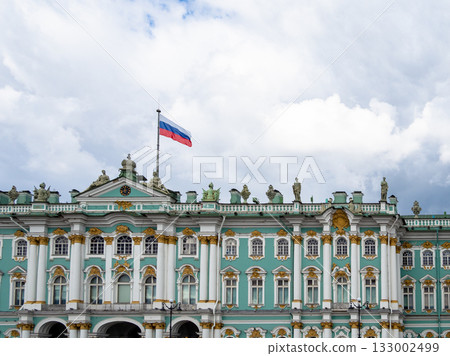 facade of Winter Palace with State Russian flag facade of Winter Palace with State Russian flag 133002499