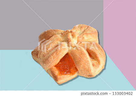 A puff pastry bun with filling. 133003402