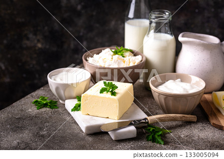 Dairy products. Milk, cottage cheese, cream, butter and yogurt 133005094