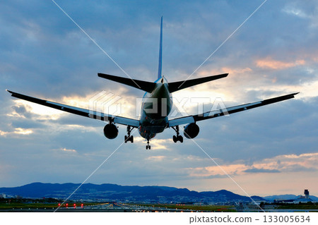 夕陽西下 | 大型飛機降落 133005634