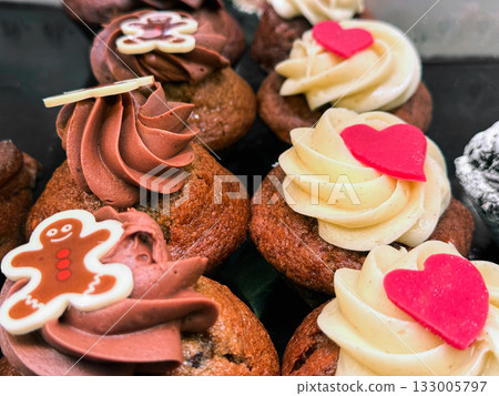 Chocolate cupcake with festive Christmas decoration in cafe 133005797