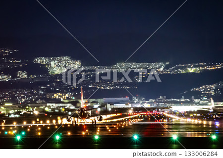 夜間跑道 | 城市夜景 | 飛機 133006284