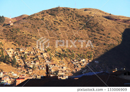 秘魯庫斯科的房屋和山脈，南美洲 133006909