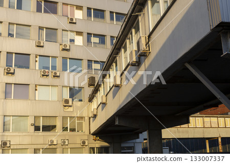 An urban structure with cooling systems and an overpass in the form of a tunnel An urban structure with cooling systems and an overpass in the form of a tunnel 133007337