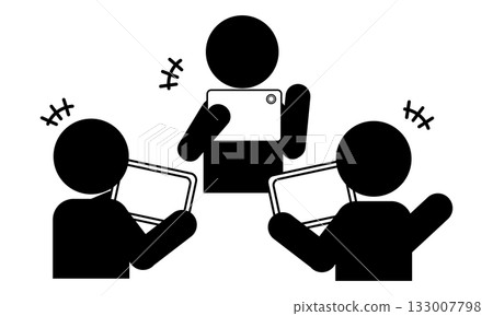 三個人拿著平板電腦交談的剪影插圖 三個人拿著平板電腦交談的剪影插圖 133007798