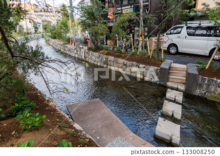 [Kiyamachi-dori] A walking path along the Takase River 133008250