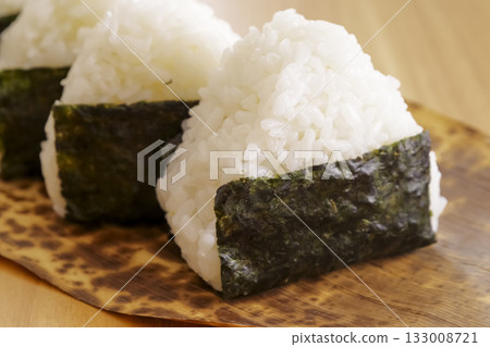 Rice balls wrapped in bamboo skin 133008721