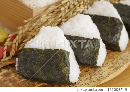 稻米是日本的主食,稻穗則象徵秋收。 稻米是日本的主食,稻穗則象徵秋收。 133008749