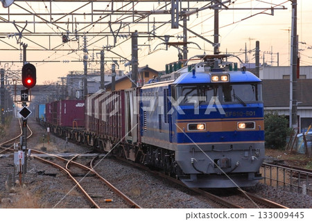 A freight train towed by EF510-501 running on the Joban Line in the evening. Photo taken on December 2, 2010. A freight train towed by EF510-501 running on the Joban Line in the evening. Photo taken on December 2, 2010. 133009445