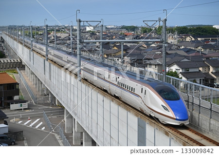 從觀景台上看到的北越新幹線W7系W15編隊 從觀景台上看到的北越新幹線W7系W15編隊 133009842