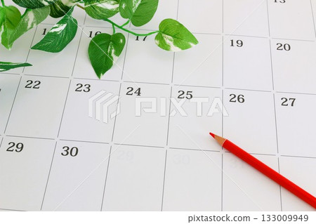 日曆和紅鉛筆 發薪日 商業圖片 3:2 日曆和紅鉛筆 發薪日 商業圖片 3:2 133009949