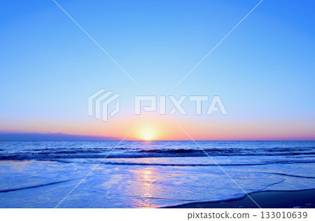 Sunrise over the sea, Ibaraki Prefecture 133010639