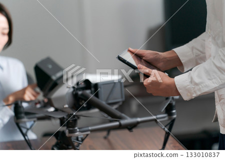 Explaining how to operate a drone Explaining how to operate a drone 133010837