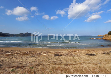 西之濱海灘，毗鄰萩城和石刻公園（山口縣萩市） 133011318