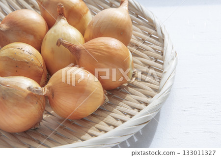 Small onions drying on a windowsill in winter Small onions drying on a windowsill in winter 133011327