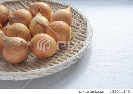 Small onions drying on a windowsill in winter Small onions drying on a windowsill in winter 133011340