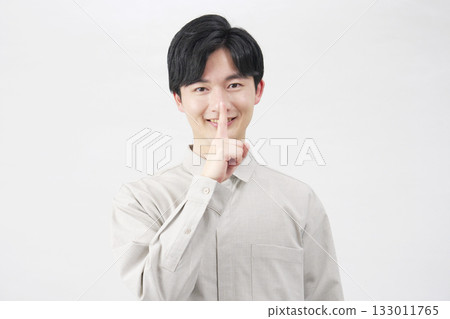 Man in his 20s, secret pose, white background 133011765