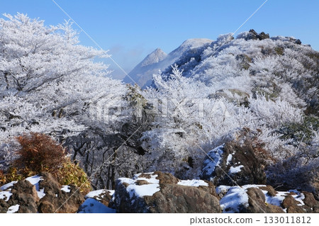 Rime-covered Kuju Mountains (Mount Kutsukake, Kokonoe Town, Oita Prefecture) 133011812