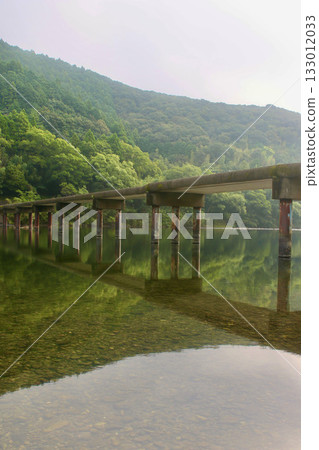 Takase Submerged Bridge on the Shimanto River (Shimanto City, Kochi Prefecture) 133012033