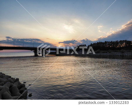 鐵橋染在夕陽下 鐵橋染在夕陽下 133012283
