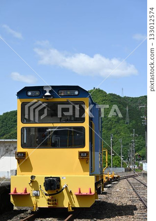 Maintenance vehicles parked at Sakahogi Station on the Takayama Main Line 133012574