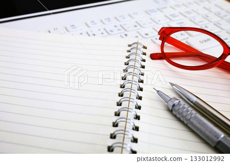 Educational image: Red glasses and writing implements, copy space, 3:2 133012992