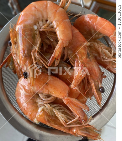 Grilled Shrimp with Oyster Sauce, the savory taste of oyster sauce and the sweetness of the honey that soaks in, combine perfectly with the tenderness of the shrimp meat 133013015