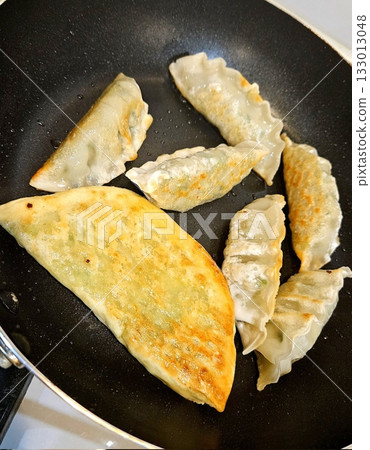 Delicious Korean mandu dumplings with a golden, crispy exterior and flavorful filling. Perfect as an appetizer, snack, or side dish, offering a delightful taste in every bite. 133013048