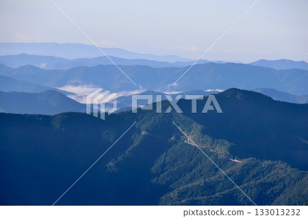 Tengu Plateau, Sea of Clouds, and the Mountains of Shikoku (Tsuno Town, Kochi Prefecture) Tengu Plateau, Sea of Clouds, and the Mountains of Shikoku (Tsuno Town, Kochi Prefecture) 133013232