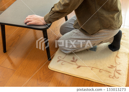 sit on the carpet on the floor 133013273