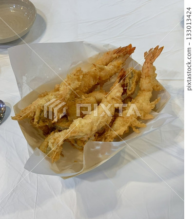 crispy breaded prawns or ebi furai. Selective focus Ebi Furai (Japanese breaded and deep fried shrimp) accompanied with a lemon wedge, and shredded cabbage. Look like noised with japanese breaded. crispy breaded prawns or ebi furai. Selective focus Ebi Furai (Japanese breaded and deep fried shrimp) accompanied with a lemon wedge, and shredded cabbage. Look like noised with japanese breaded. 133013424