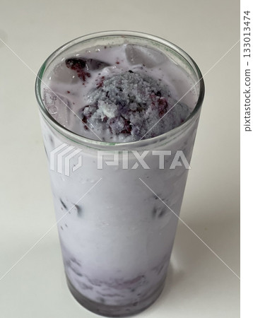 Sweet and vibrant blueberry latte (블루베리라떼) with rich blueberry puree and creamy milk, offering a perfect mix of fruity tartness and smooth sweetness in every colorful, refreshing sip. Sweet and vibrant blueberry latte (블루베리라떼) with rich blueberry puree and creamy milk, offering a perfect mix of fruity tartness and smooth sweetness in every colorful, refreshing sip. 133013474