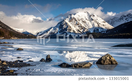 A magnificent view of snow-capped mountains and a frozen lake 133015001
