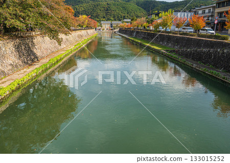 京都琵琶湖運河的秋景 133015252