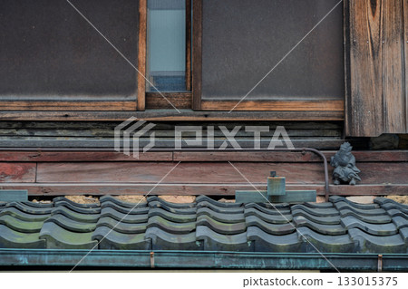 拍攝安放在屋頂上用來驅邪避兇的守護神－聖鬼神 133015375