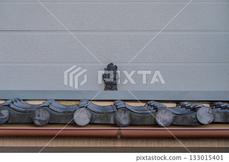 拍攝安放在屋頂上用來驅邪避兇的守護神－聖鬼神 133015401